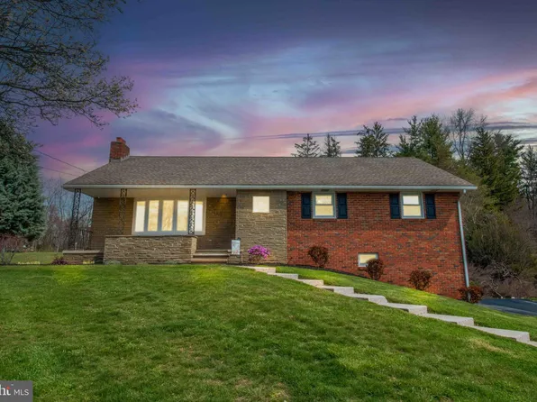 5125 N Sherman Extension St, Mount Wolf, PA 17347