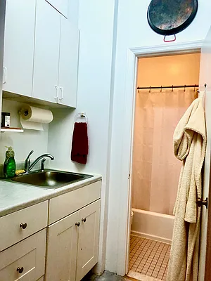 Rented by Batra Group Inc | media 8