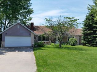5538 Dennis St, Stevensville, MI 49127