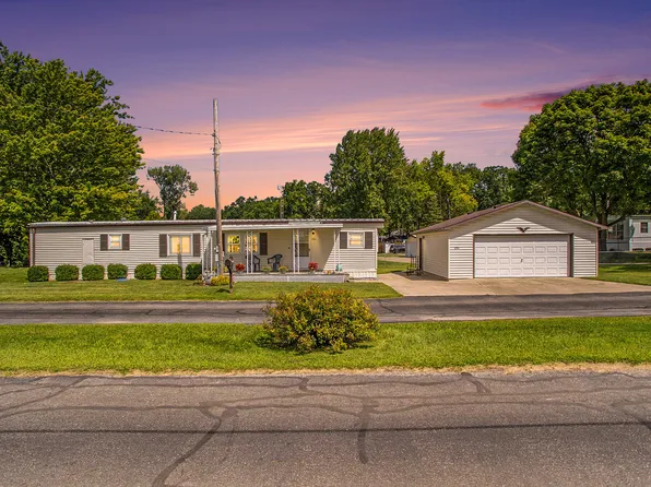 284 Paradise Island Dr, Coldwater, MI 49036