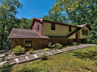 210 Turkey Ln, Cresco, PA 18326