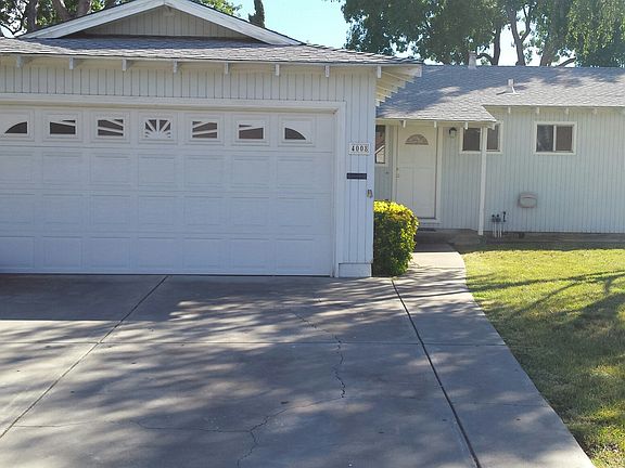 Front view garage, basketball hoop