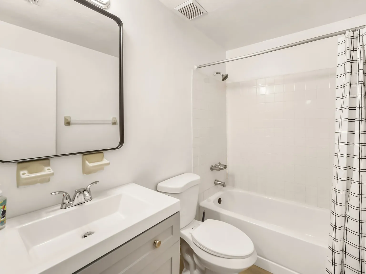 4 bed, 1.5 bath, 1208 sqft, $689 — Photo 4