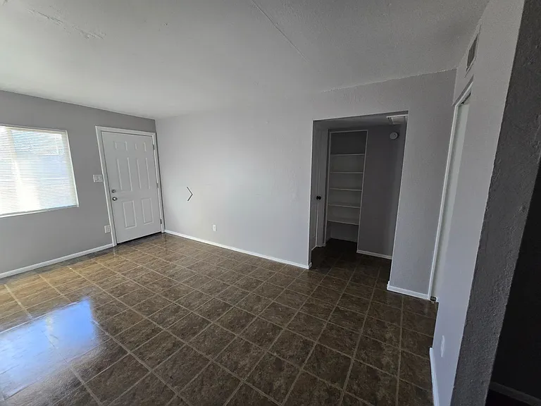 2302 & 2304 E Broadway Rd — Photo 28