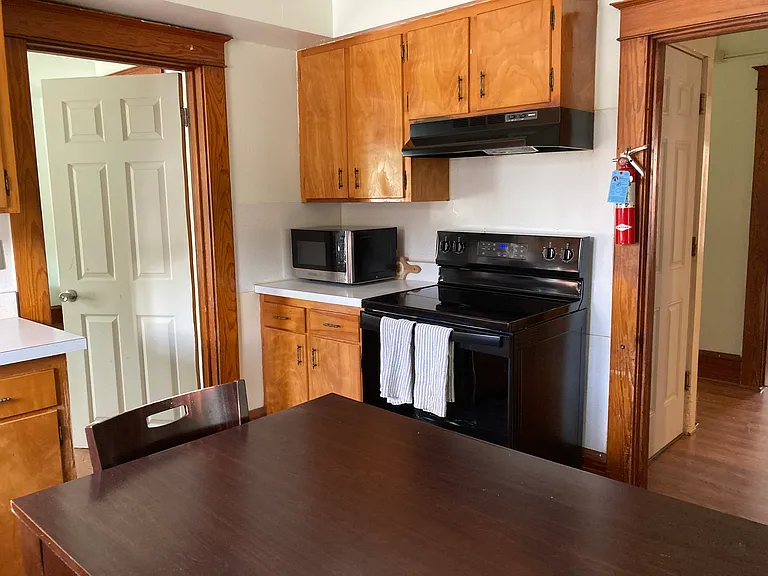 320 Malletts Bay Ave #C — Photo 9