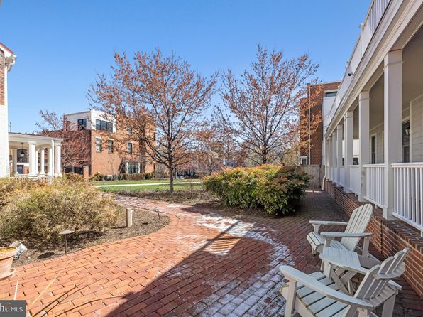 611 D St SE #4A, Washington, DC 20003