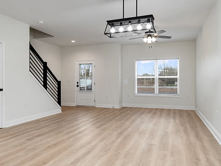 619 N Main St — Photo 17