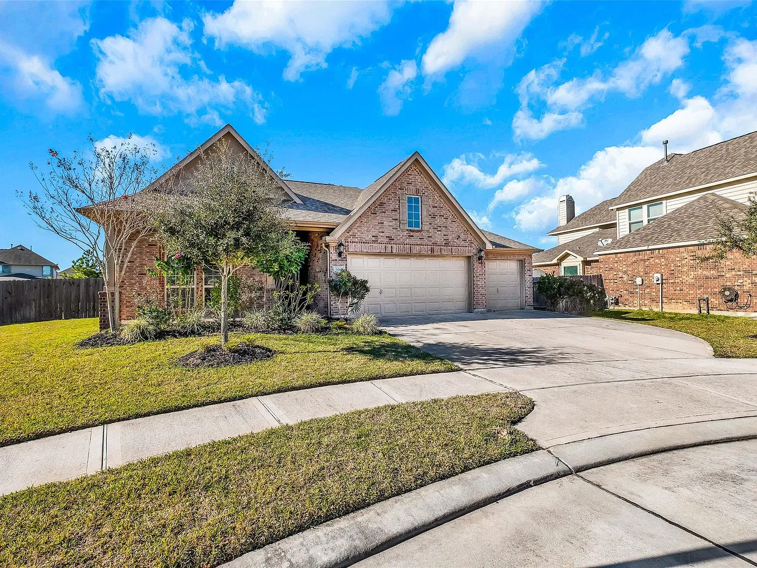 3 bed, 3.0 bath, 2074 sqft, $2,650 — Photo 3
