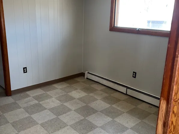 40 Aroostook Ave #4, Millinocket, ME 04462