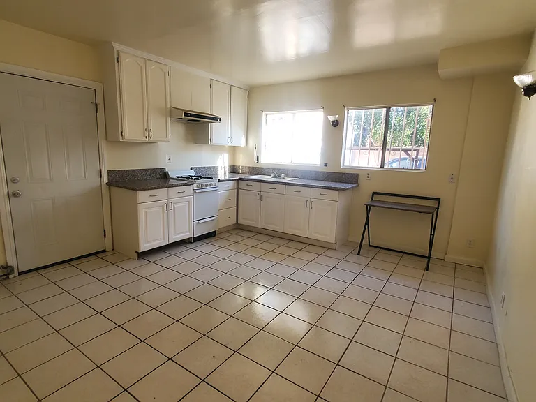 332 Twickenham Ave #1/2 — Photo 7