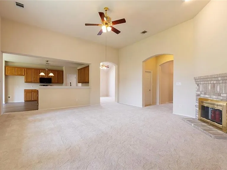 704 Thrush Dr — Photo 4