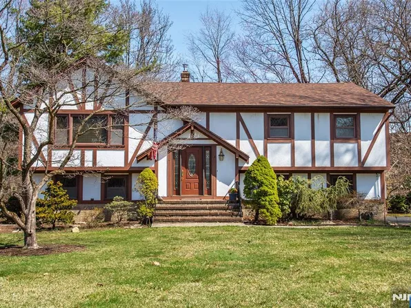 2 Carl Whritenour Rd, Butler, NJ 07405