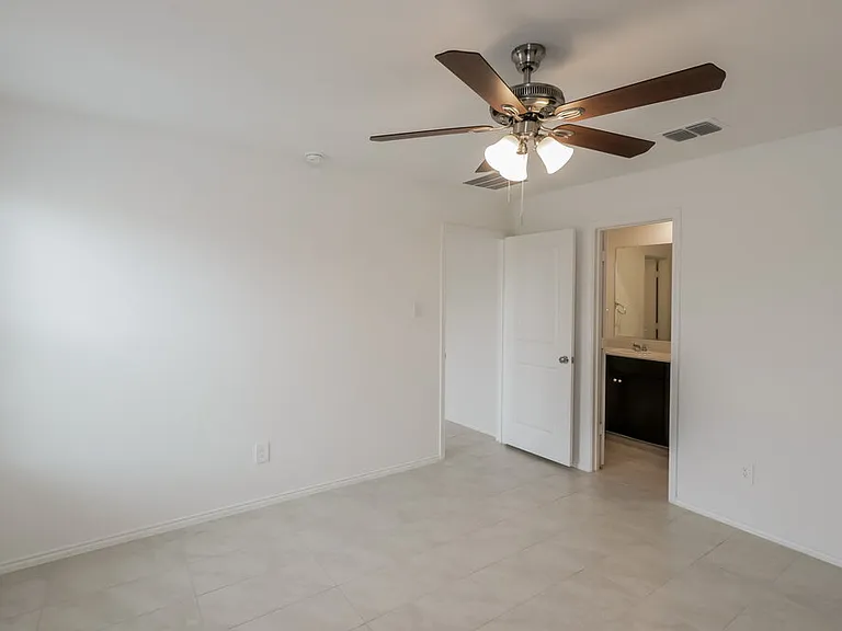 1149 Crestview Dr — Photo 12