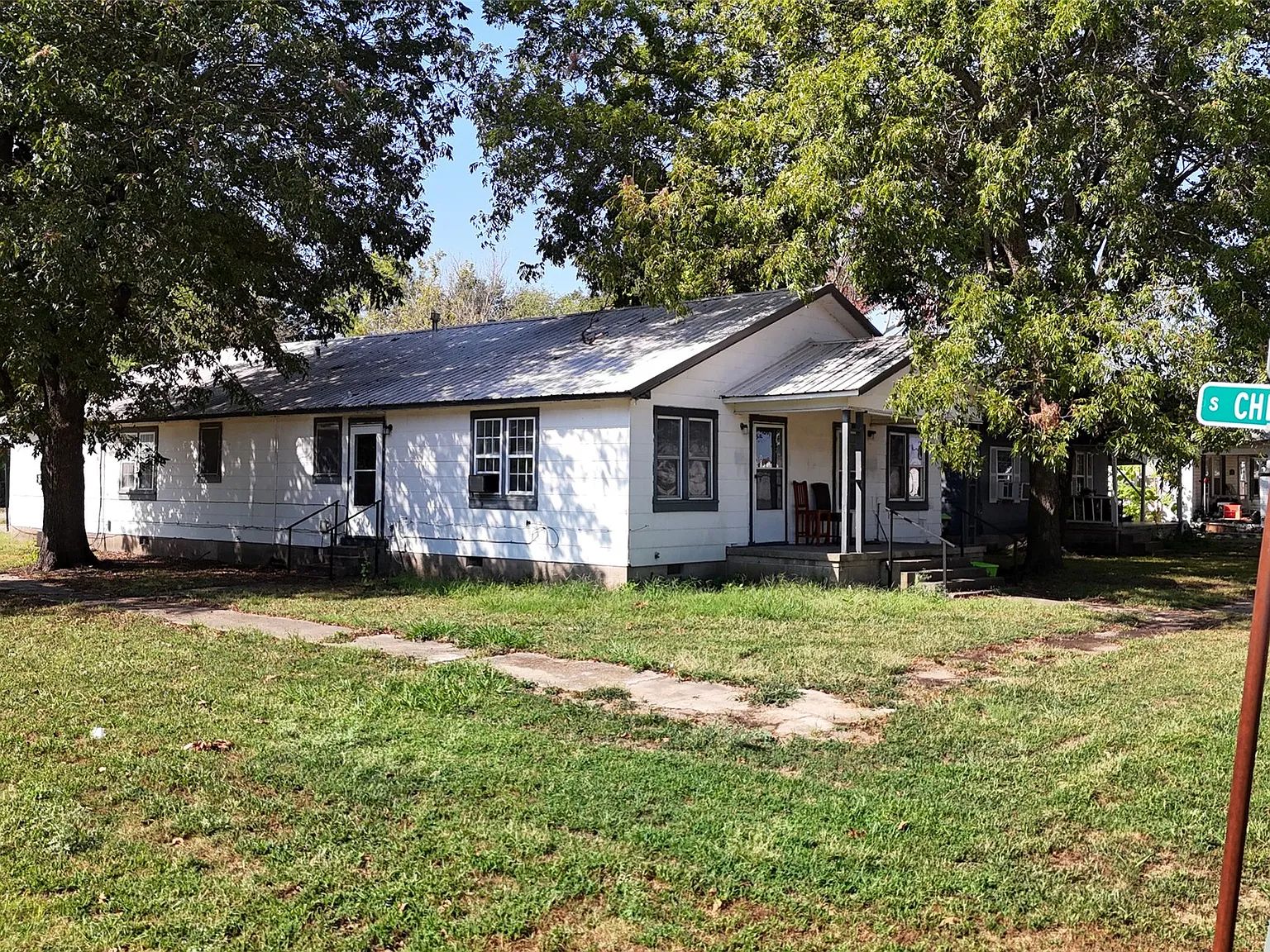 2 bed, 2.0 bath, 2201 sqft, $875 — Photo 1