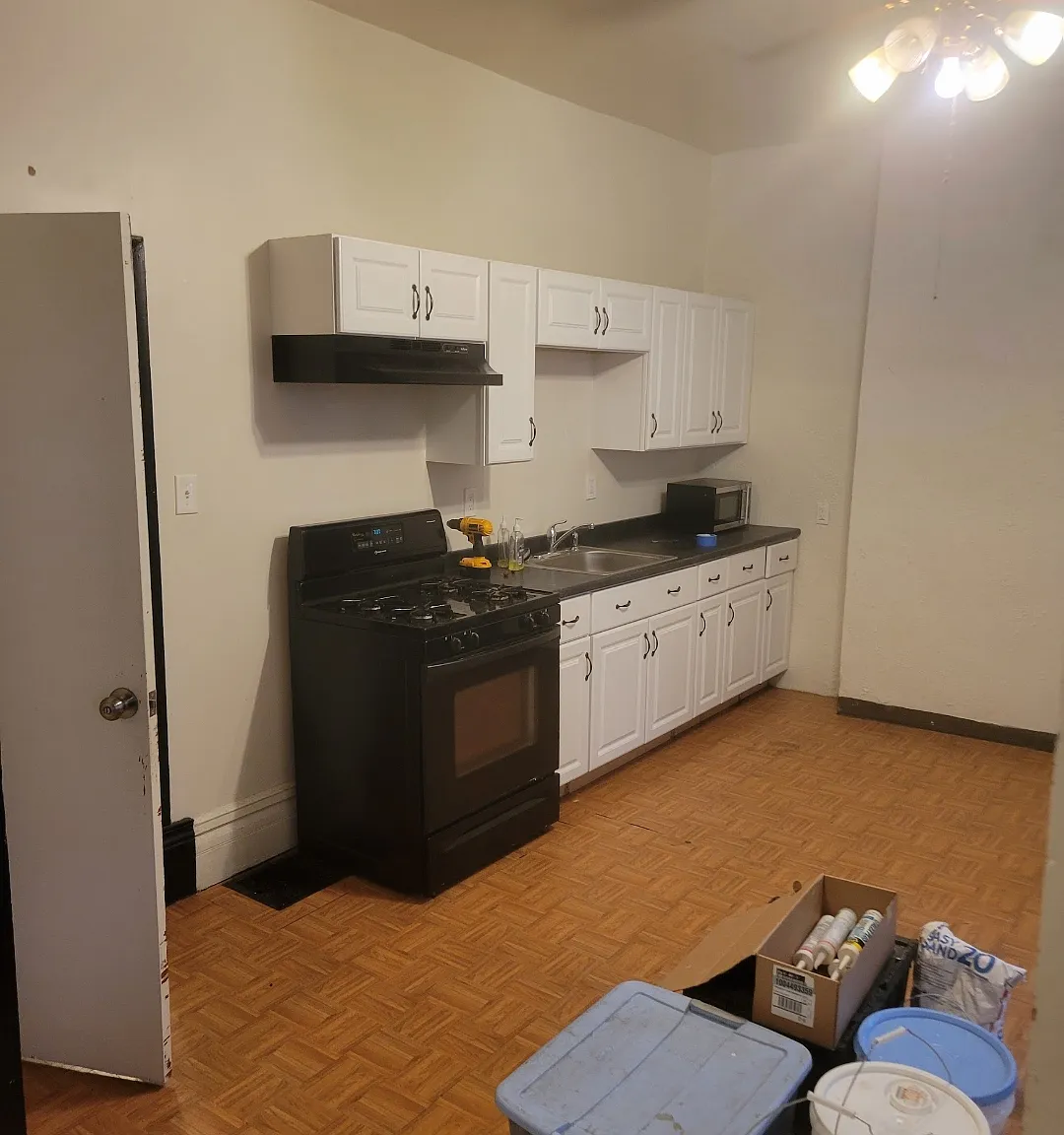 Studio, 400 sqft, $700 — Photo 1