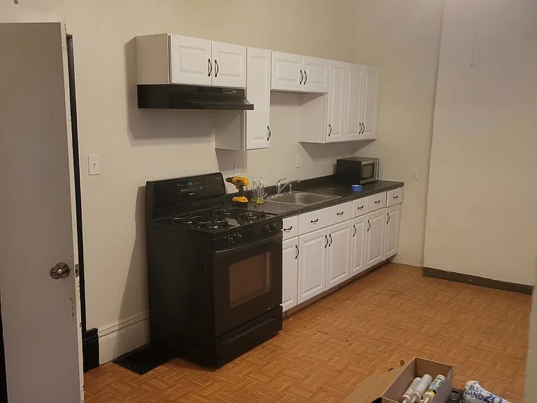 824 Farragut St #1F — Photo 1