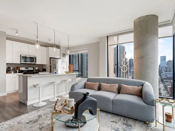 823 N Clark St, Chicago, IL