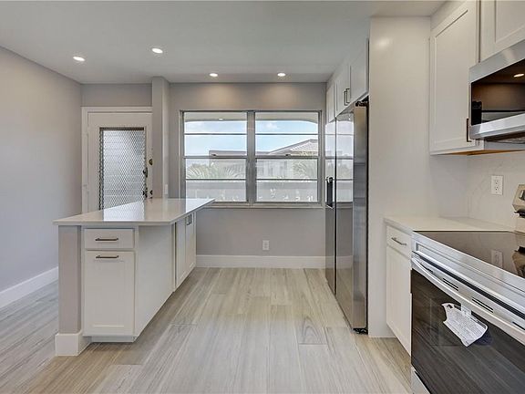 3rd image of 3101 Portofino Pt #C4