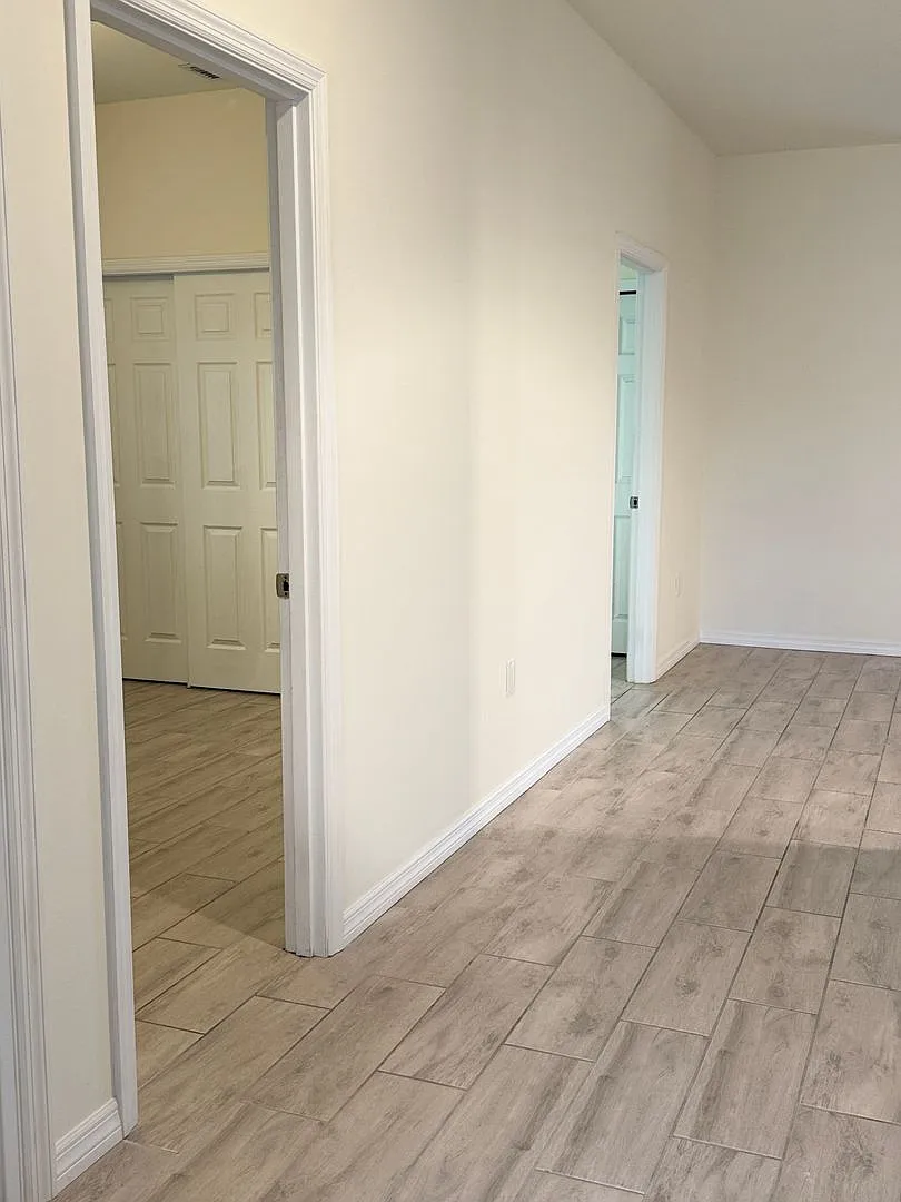 Cozy 3 Bed 2 Bath Duplex in Lehigh Acres — Photo 4