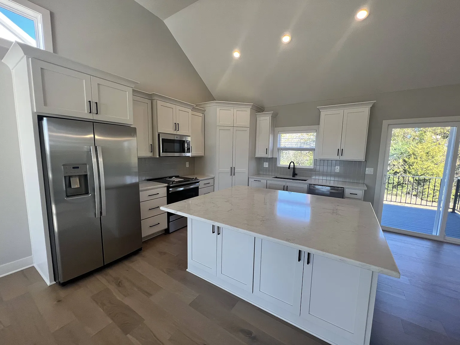 5 bed, 3.5 bath, 2270 sqft, $4,100 — Photo 1