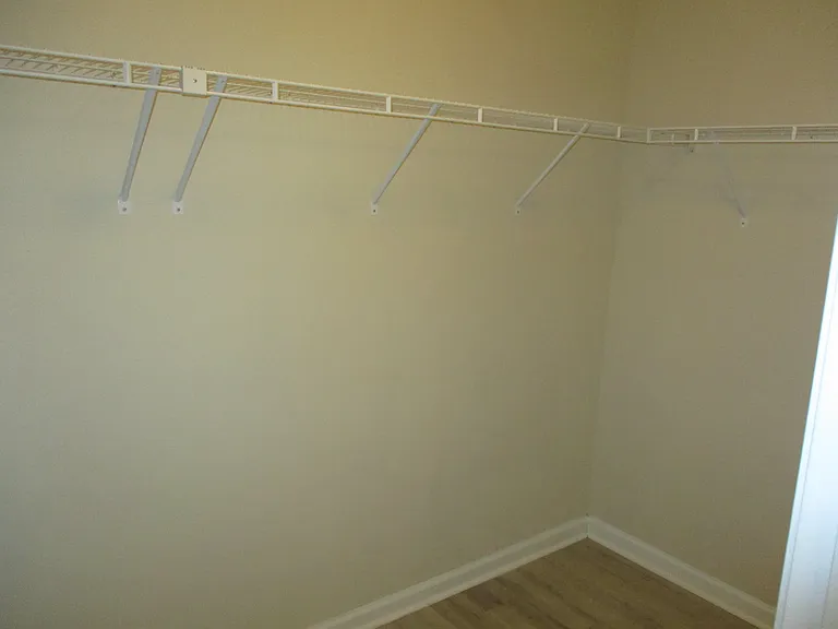 812 Hayes Point Cir — Photo 14