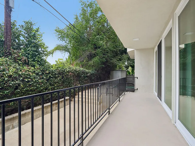 116 N Wetherly Dr — Photo 27
