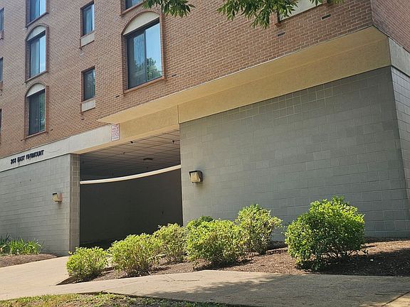 2nd image of 203 E Fairmount Ave #119