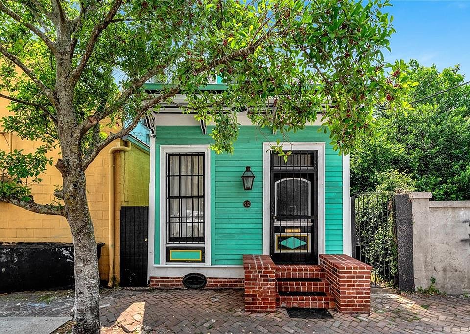 1st image of 912 Frenchmen St
