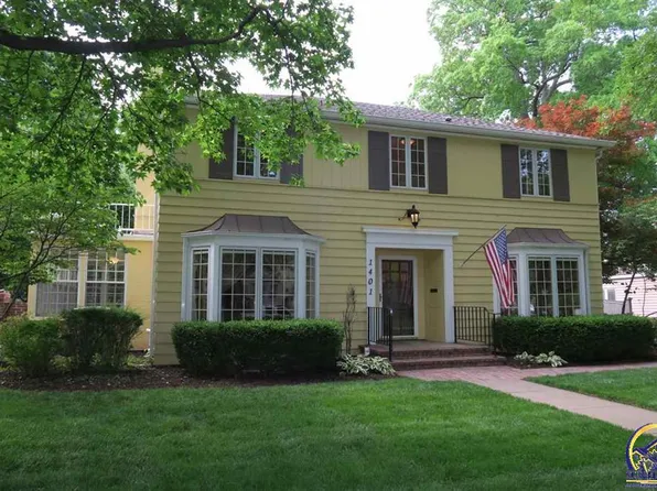 1401 SW Pembroke Ln, Topeka, KS 66604