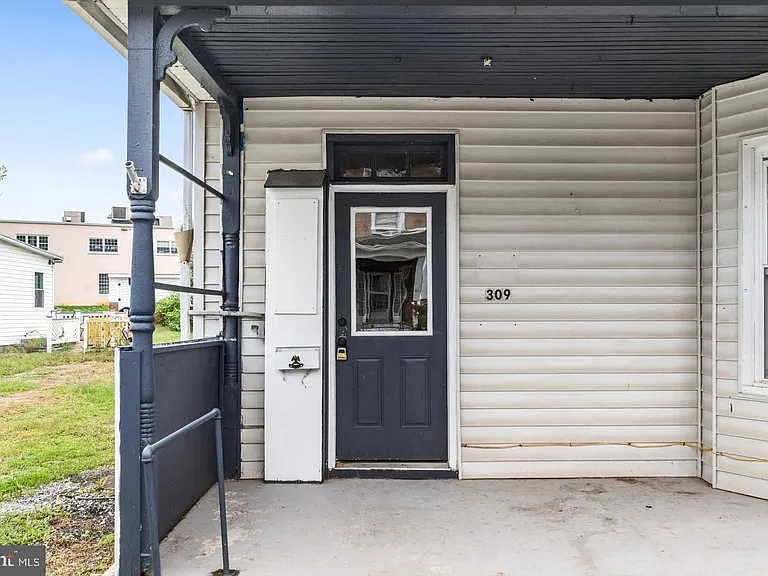 309 N Lawrence St — Photo 2