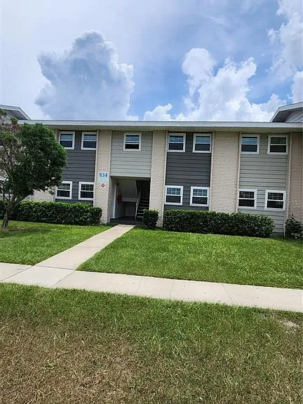 834 Sky Lake Cir #C — Photo 1