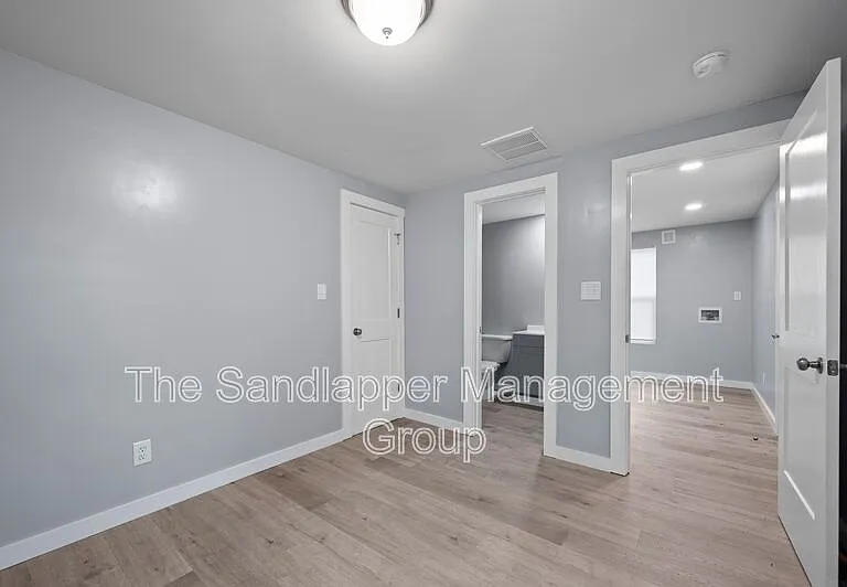 2645 Oregon Ave — Photo 9