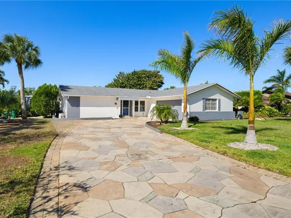 248 Bay Meadows Dr, Naples, FL 34113