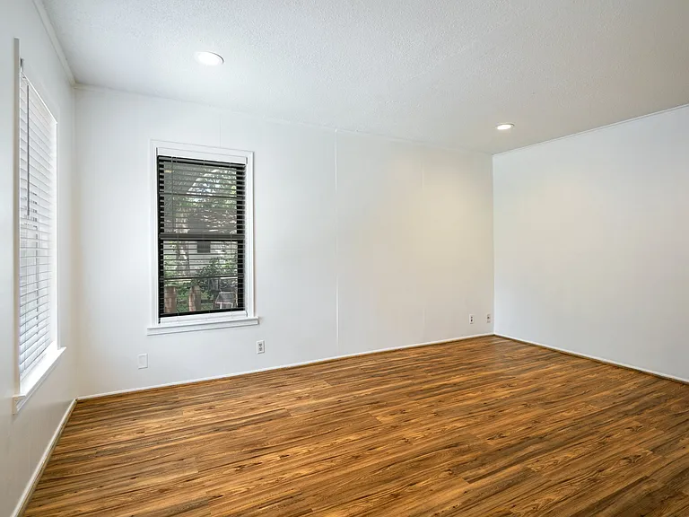 3135 Hedgerow Dr — Photo 14