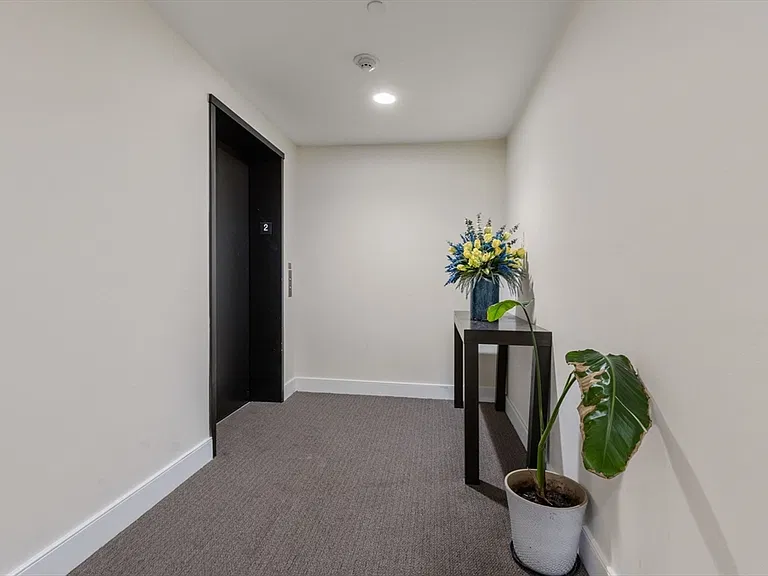 152 Old Colony Ave #10 — Photo 31