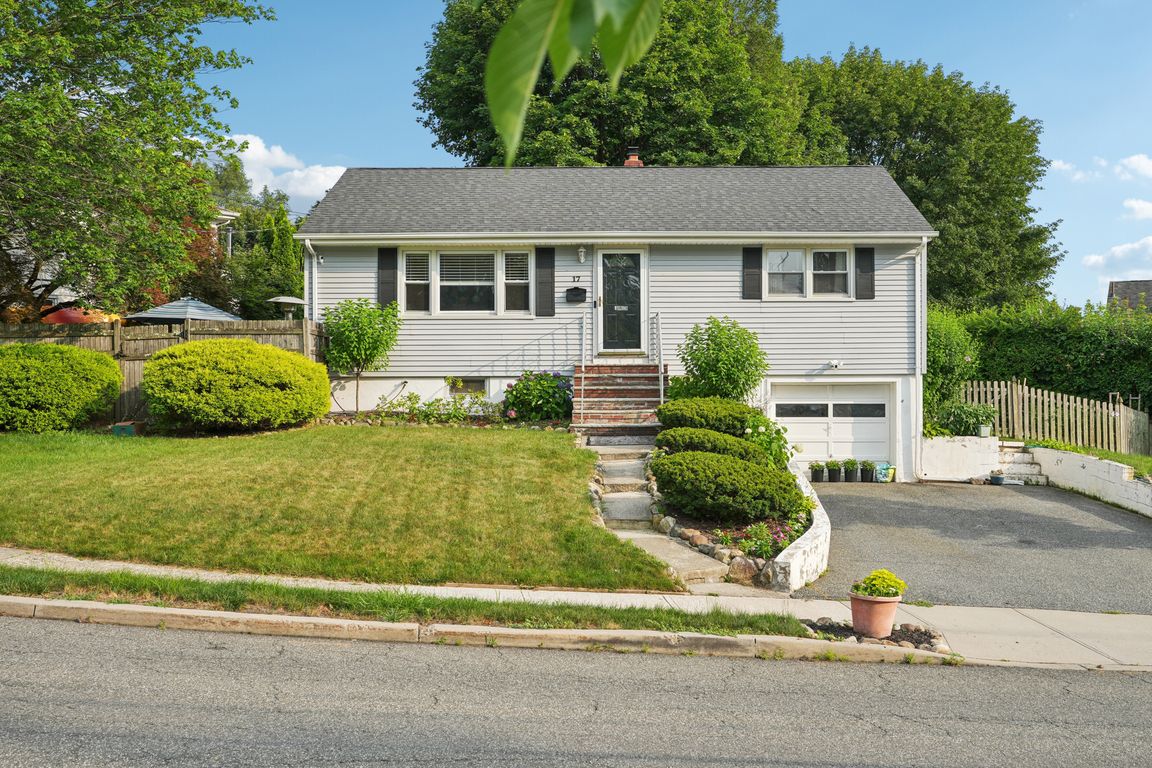 Maplewood Blvd-S1307-001.jpg