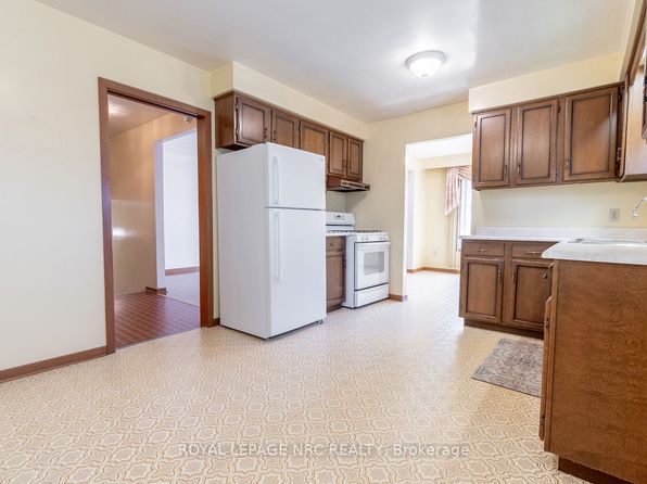 18 McColl Dr, Welland, ON L3C 3L7