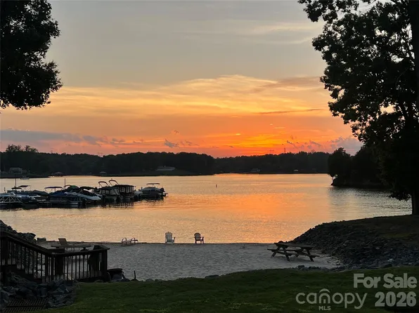 13820 Queens Harbor Rd Unit G, Charlotte, NC 28278