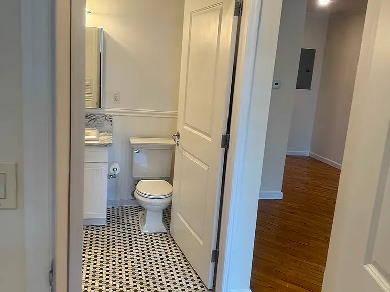 250 14th St #3A — Photo 8