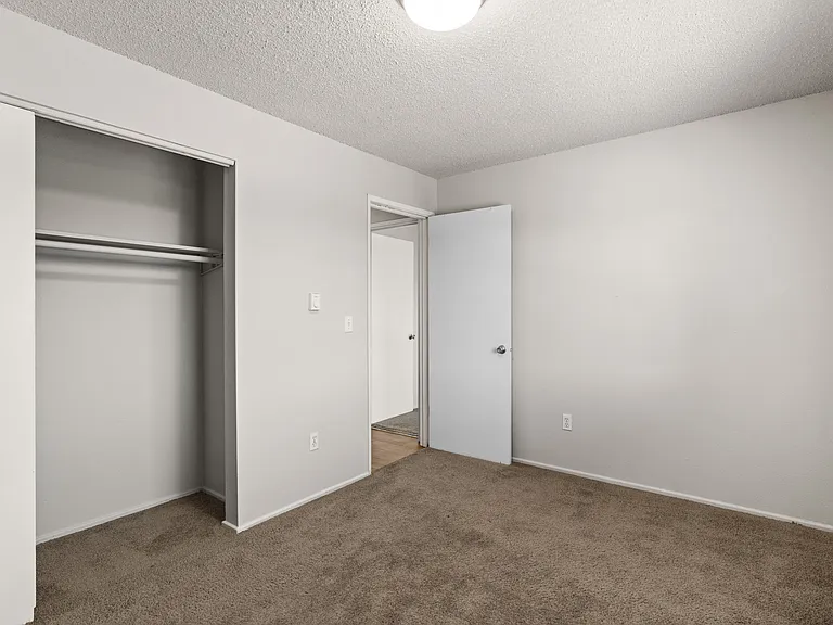 2 Bed 1 Bath - 700 Sq Ft 2 Bed 1 Bath - 700 Sq Ft