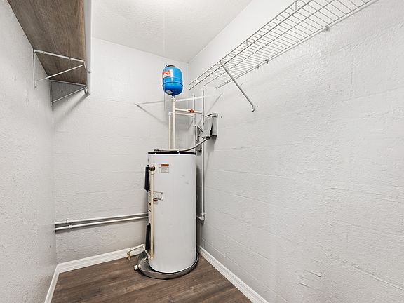 5th image of 810 Sycamore St APT 8