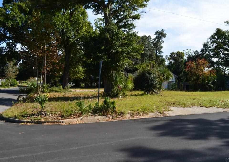 2nd image of 1927 W Larua St