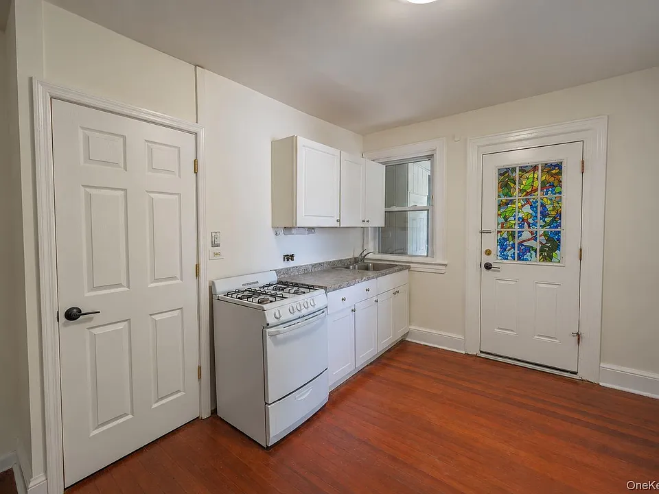 364 Ashford Ave #1E