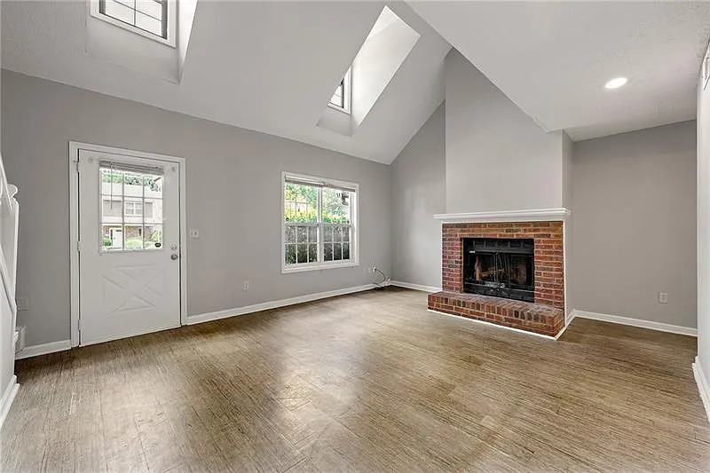 2 bed, 1.5 bath, 1199 sqft, $1,595 — Photo 3