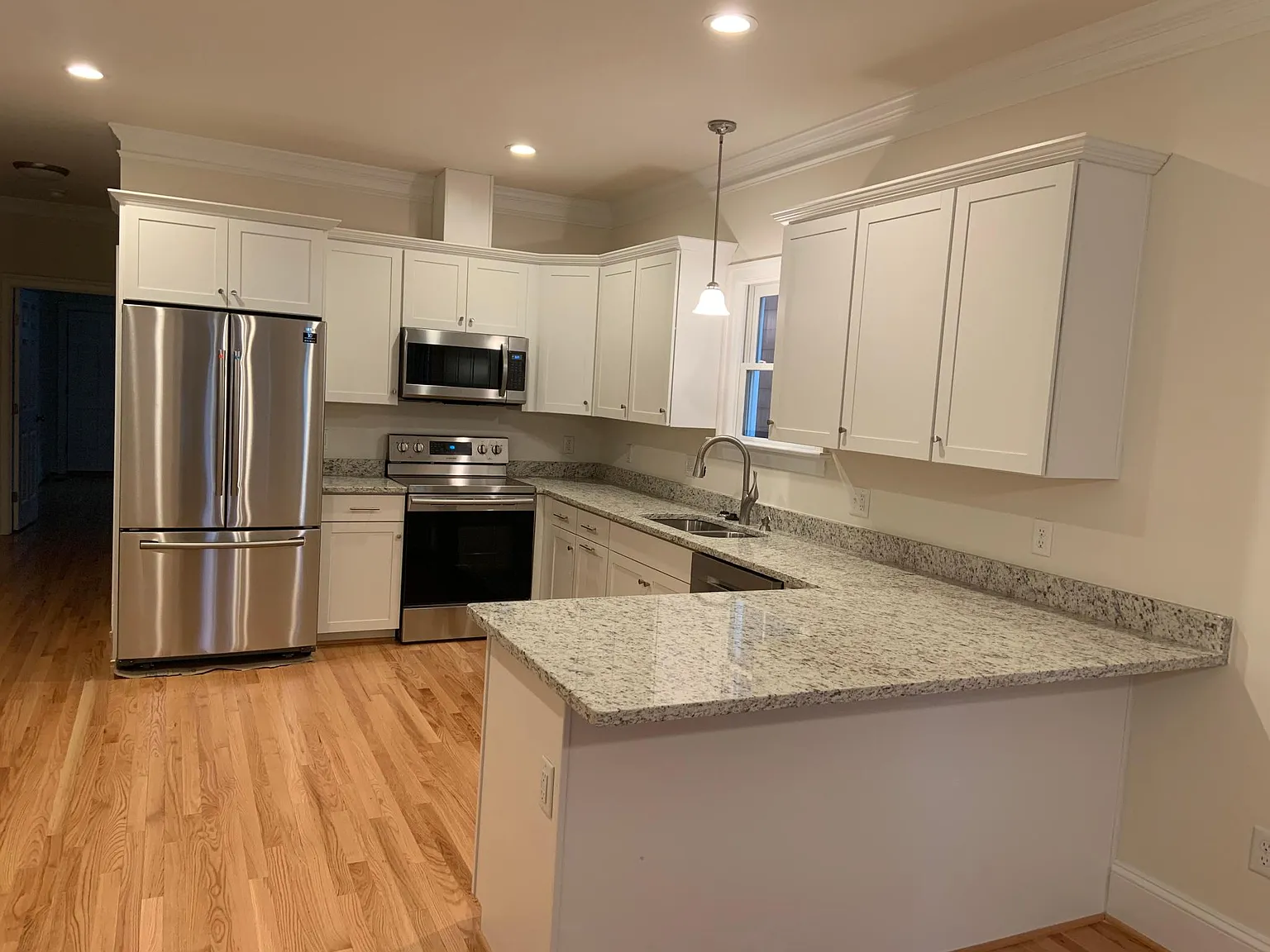 4 bed, 1960 sqft, $2,700 — Photo 4