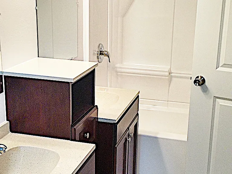 200 Washington Dr — Photo 10