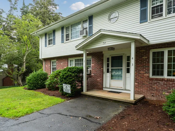 22 College Street APT 3, Clinton, CT 06413