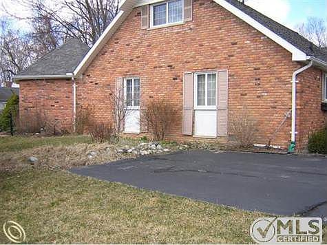 SIDE VIEW HOME
