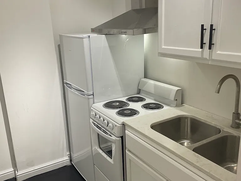 1804 N Mill St #6 — Photo 4