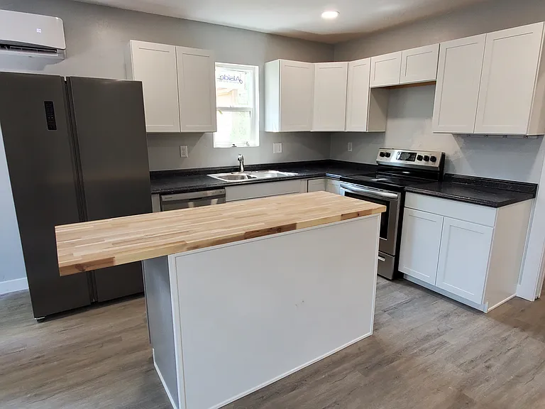 536 Teller Ave #B — Photo 3